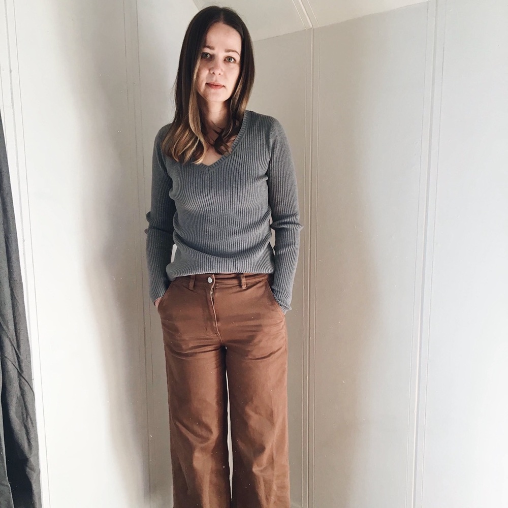 gray ribbed sweater